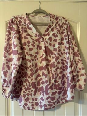 Women's V-Neck Puff Sleeve Blouse in Mauve Spot